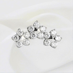 Joya triple flor de cristal blanco deluxe / Helix piercing, titanio grado implante