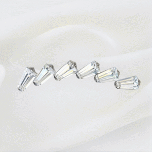 Joya cluster de cristal blanco cascada deluxe / Helix piercing, titanio grado implante