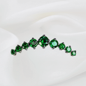 Joya cluster 9 gemas cristal verde esmeralda deluxe / Helix piercing, titanio grado implante