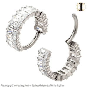 Aro, Argolla Baguette con cristal blanco deluxe / Titanio grado implante / INVICTUS
