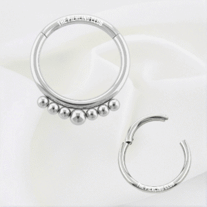 Aro, argolla con diseño de esferas pequeño / Daith - Septum piercing, titanio grado implante
