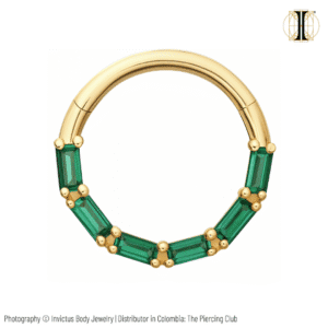 Aro, argolla frontal baguette con cristales verdes suizos / Oro sólido 14k / INVICTUS